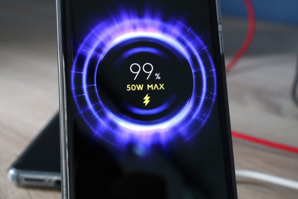 Xiaomi 55 Watt Ladeständer Qi kabelloses laden Test 7