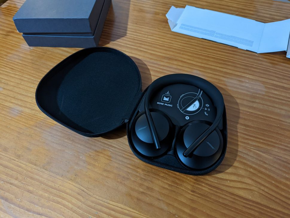 Bose NC700 Unboxing 6