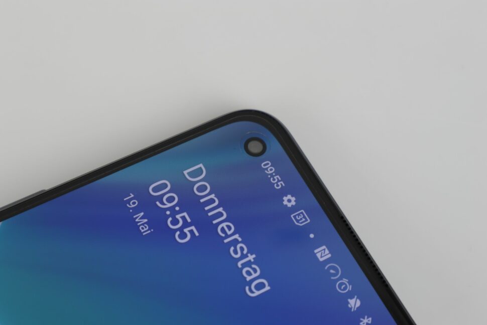 OnePlus Nord 2T Punch Hole Notch