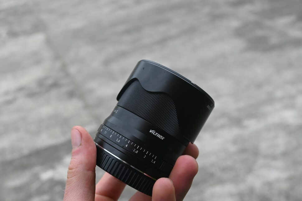 Viltrox AF 23mm f1.4 Objektiv für Nikon Z Mount streulichtblende 1