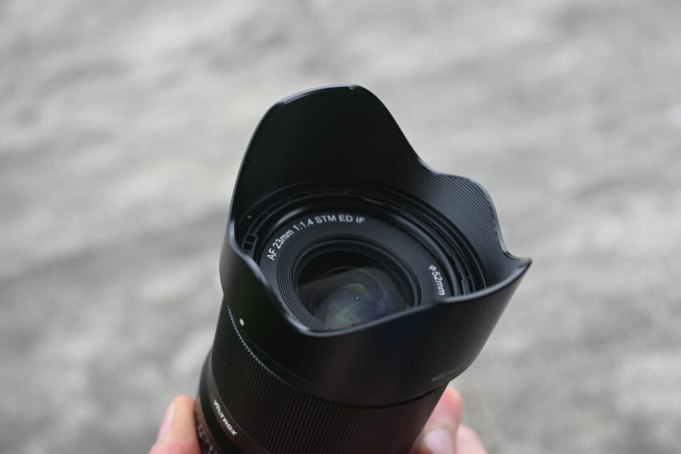 Viltrox AF 23mm f1.4 Objektiv für Nikon Z Mount streulichtblende 2