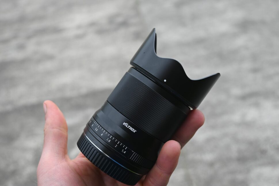 Viltrox AF 23mm f1.4 Objektiv für Nikon Z Mount streulichtblende 3