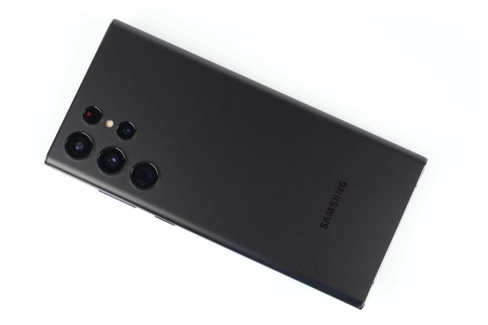 Samsung Galaxy S22 Ultra Design 4