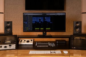 Edifier MR4 Studio Monitor Test Studio