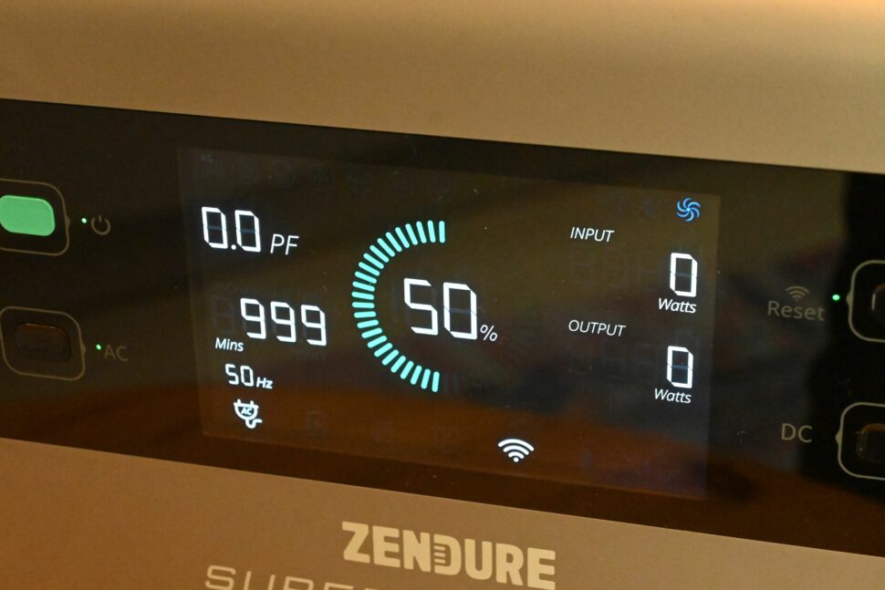 Zendure SuperBase Pro 2000 Test Display 2