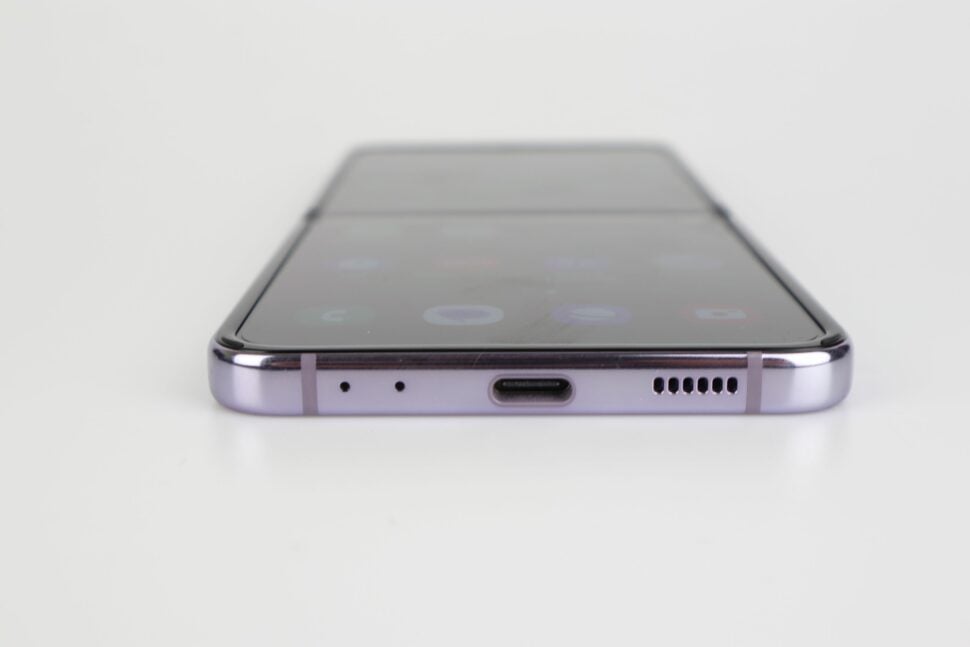 Samsung Galaxy Z Flip 4 Design 2