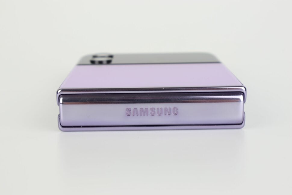 Samsung Galaxy Z Flip 4 Design Verarbeitung geklappt 3