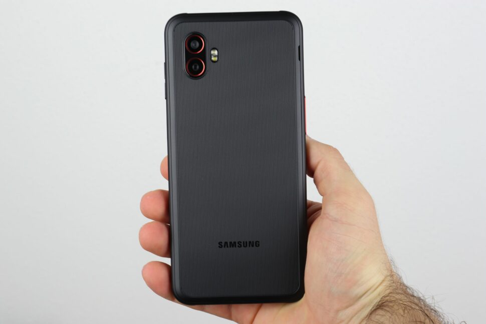 Samsung Galaxy XCover 6 Pro Hand Test 2