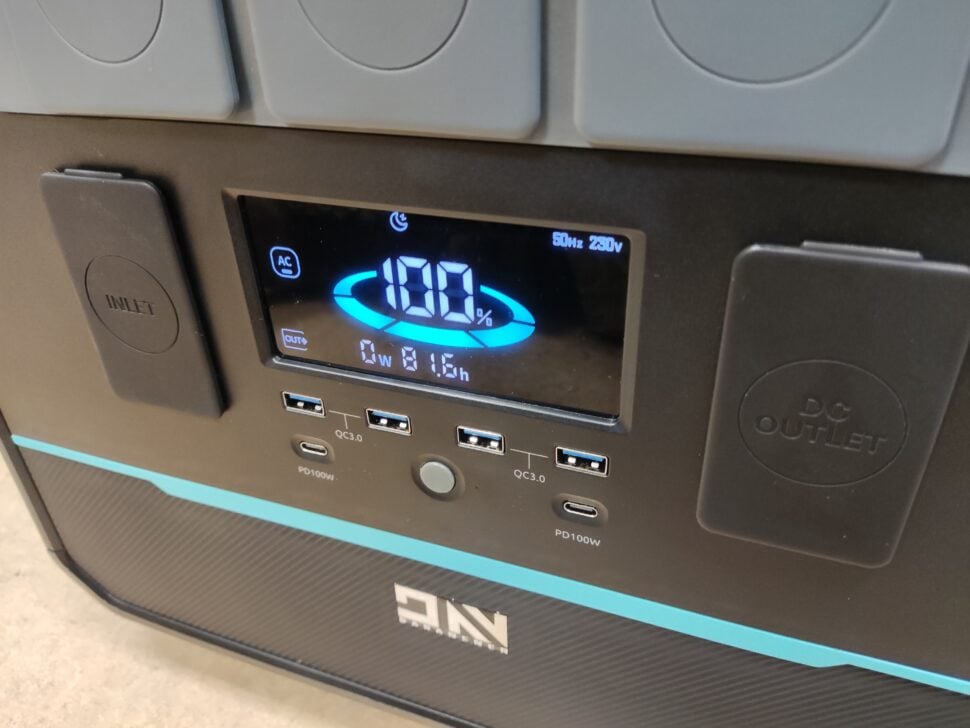 DaranEner Neo 2000 USB Ports