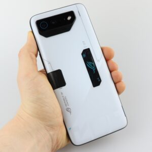 ASUS ROG Phone 7 Ultimate Test Hand 1