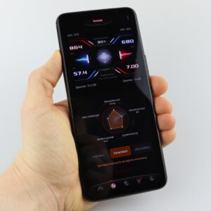 ASUS ROG Phone 7 Ultimate Test Hand 2