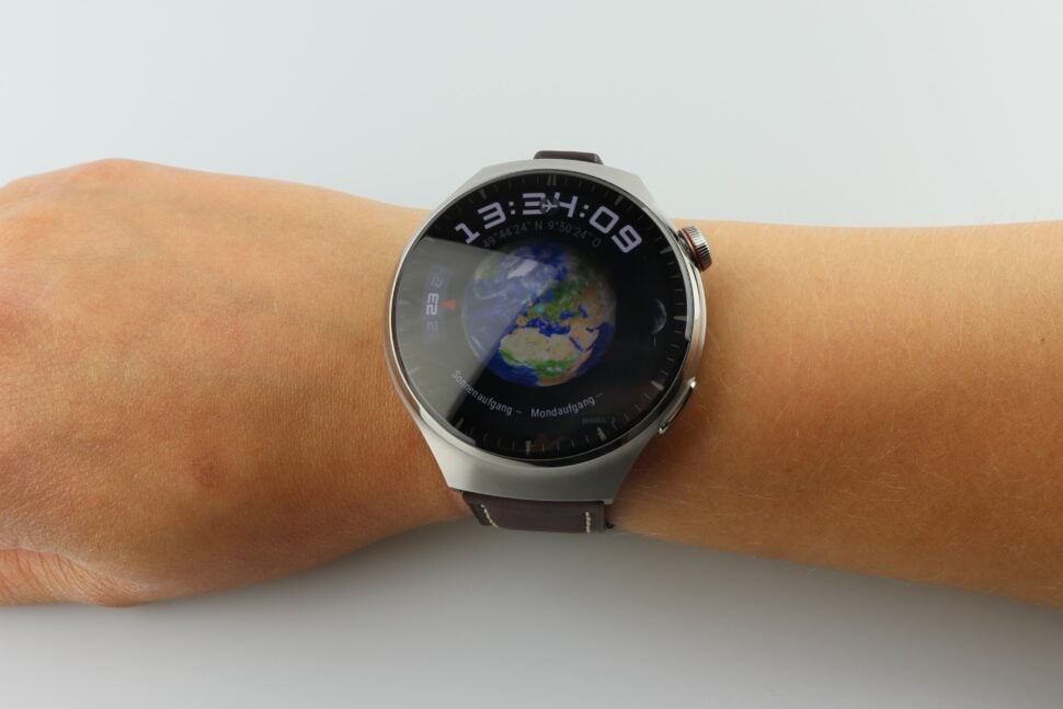 Huawei Watch 4 Pro Test Produktfotos Tragekomfort 2