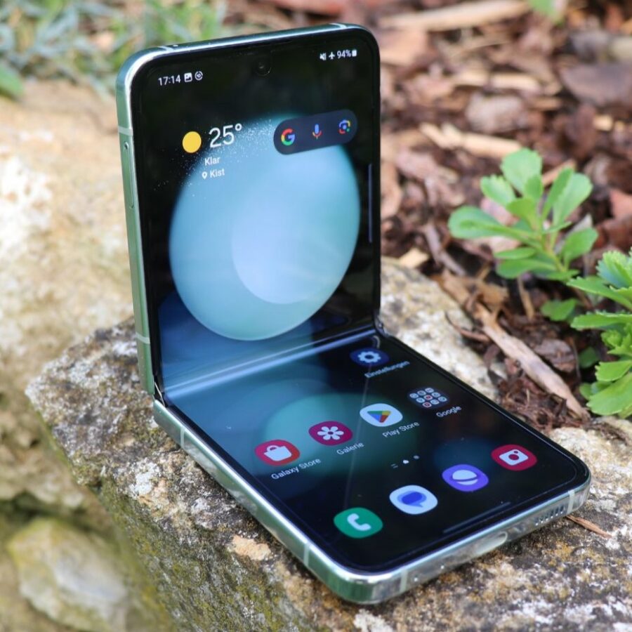 Samsung Galaxy Z Flip 5 Test Produktfotos draussen Design 4