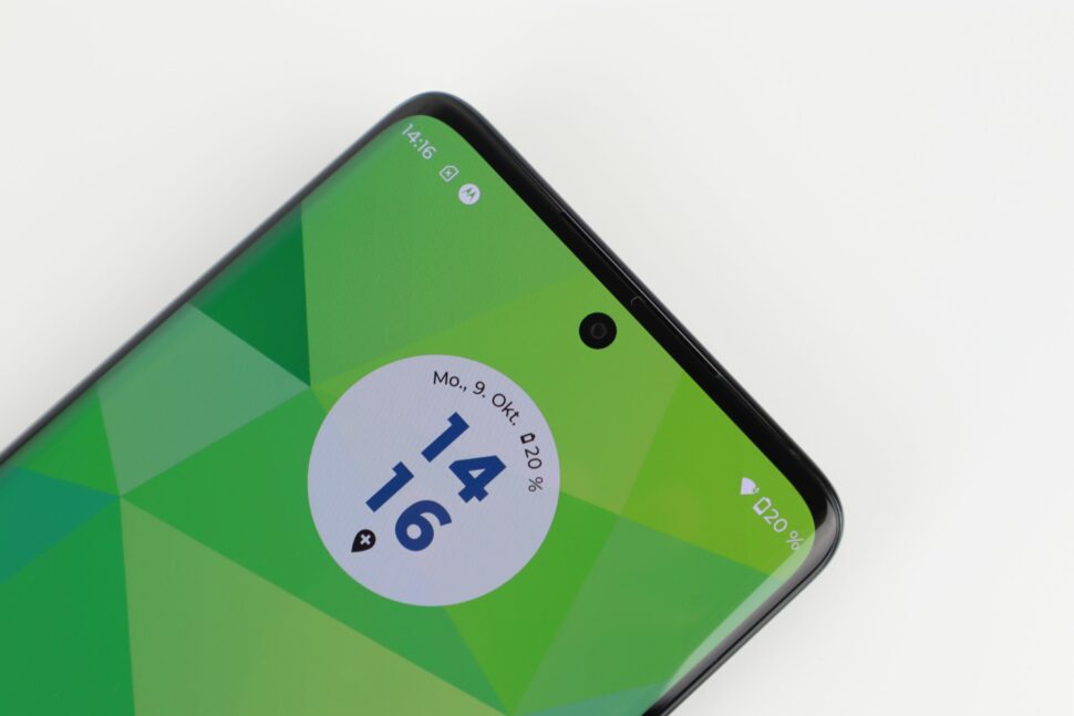 Motorola Edge 40 Neo Displayraender Notch 1