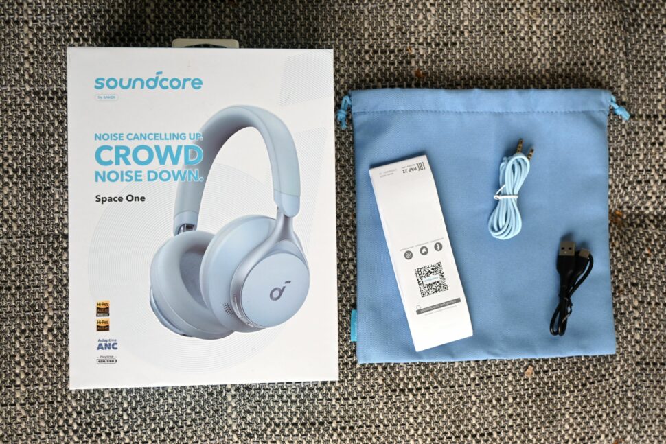 Soundcore Space One Box und Lieferumfang 2