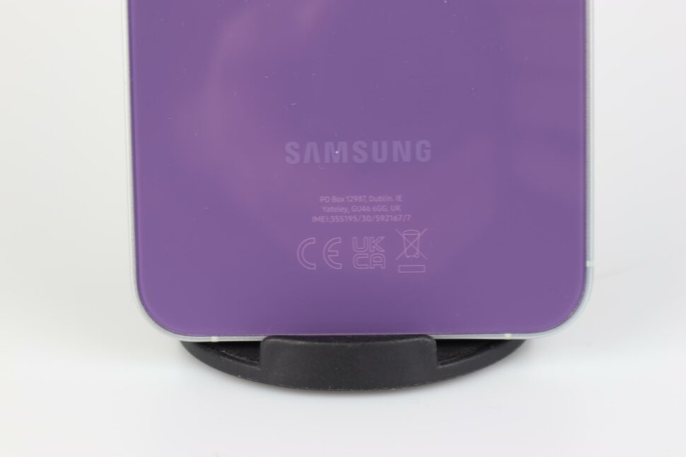 Samsung Galaxy S23 FE Beschriftung Rueckseite Lila 1