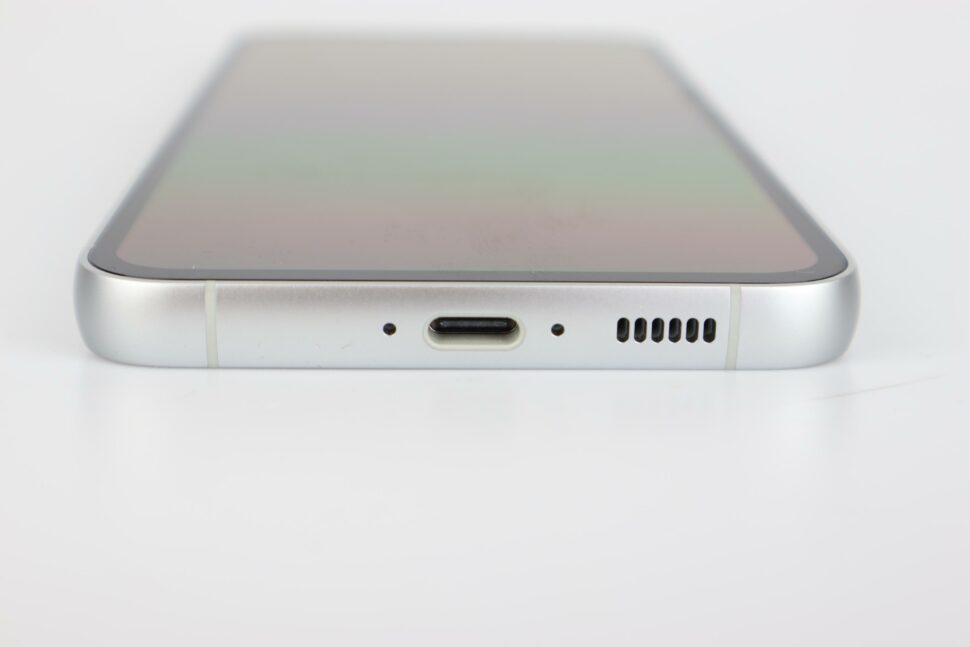 Samsung Galaxy S23 FE Design Verarbeitung Aluminium Anschluesse 3