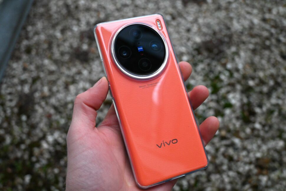 Vivo X100 Pro with case