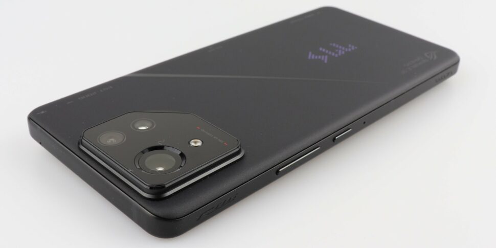 Asus ROG Phone 8 Pro Test Design 1
