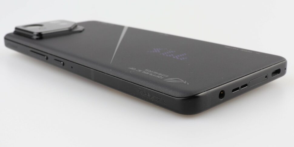 Asus ROG Phone 8 Pro Test Design 2