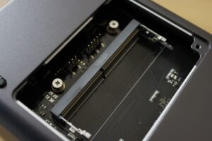 UGREEN NAS DXP2800 Test RAM Fach 6