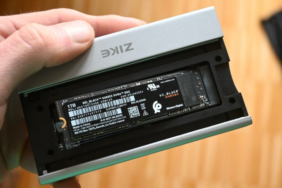 ZikeDrive 40Gbps USB4 NVMe SSD Test 31