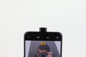 Realme X Pop Up Selfie Kamera 2